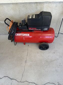 Craftsman 5 hp 25 gallon in excellent shape works good. Look at the pictures closely please.