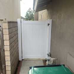 Vinyl Gate