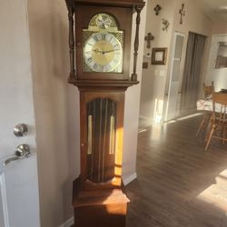 Grandfather/grandmother Clock