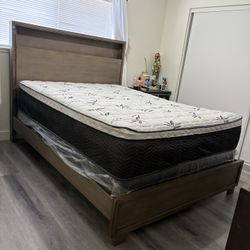 Queen Bedroom Set 