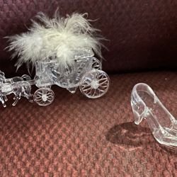 12 Wedding Horse & carriage And 29 Slipper Name Holders