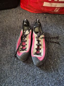 Kids rock climbing shoes size 6
