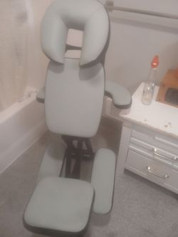 Portal Light by OAKWORKS massage table
