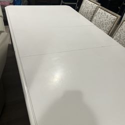Beautiful Lexington Dining Table And 6 Chairs ,In Great Conditions, Paid Over $6000 For The Set Sacrificing For $750. Table Is 72” With a 20” Leave92”