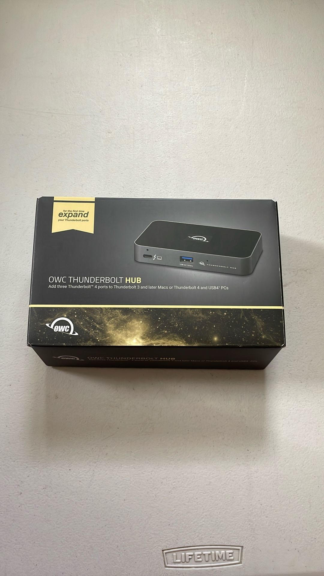 Plugable Thunderbolt 4 Hub | 60W Laptop Charging | 3X Thunderbolt 4 Ports | Dual 4K/Single 8K Displays | USB4 Compatibility - TBT4-HUB3C