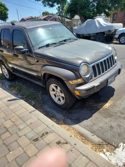 It's a two thousand five jeep liberty selling for parts