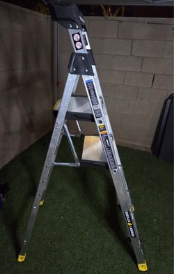 Gorilla Ladders Aluminum Step Ladder 300 lb
