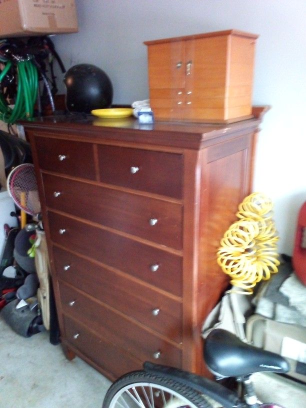 Thomasville chest of drawers