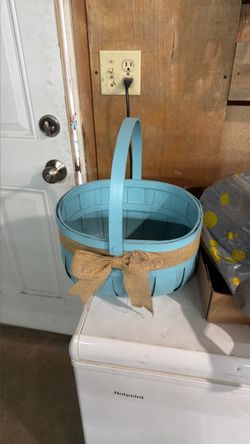 Wood basket