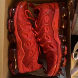 Red Nike Vapormax Plus