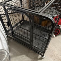 Dog Crate With Removable Tray. Medium 