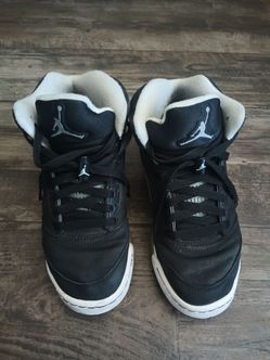 Air Jordan - Size: 5Y