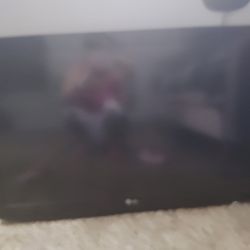 TV LG 45 To 50 Inch It Works And In Good Condition 