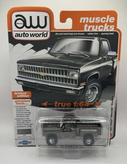 Auto World Muscle Trucks 1981 Chevy Silverado Stepside 1:64 Diecast Car