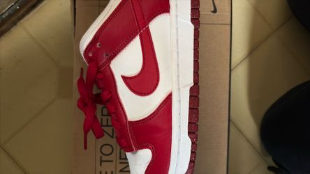 Nike dunk red n white