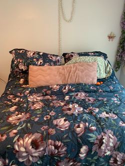 Legett & Platt King Size Motorized Adjustable Platform Bed * Mattress Not Included *