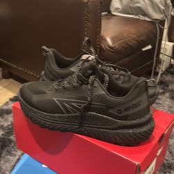 Hi-tec men’s shoes size 10