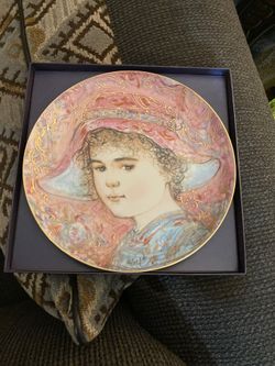 “Giselle” porcelain plate