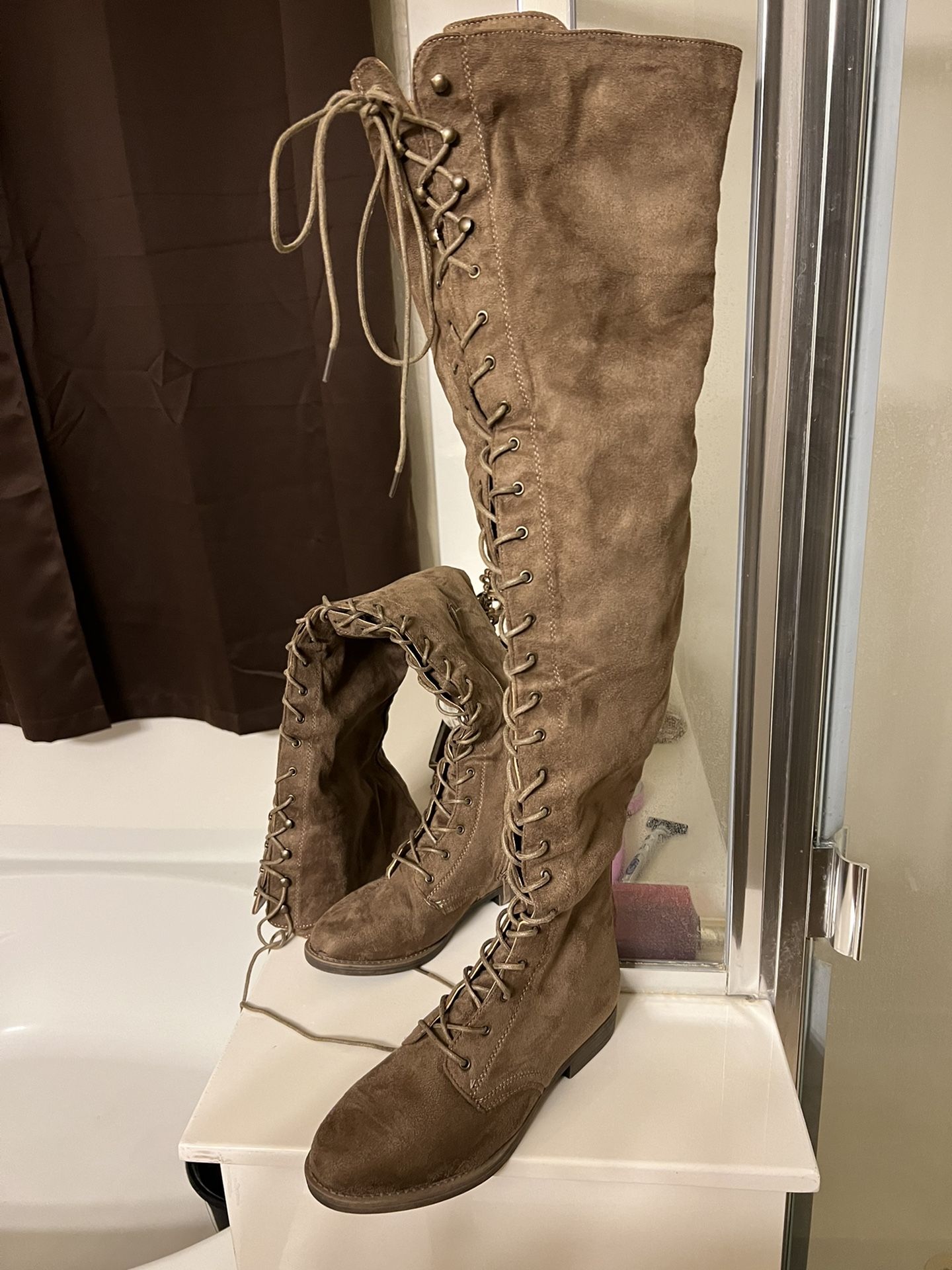 Thigh high boots size 8 $25 Firm PUO 