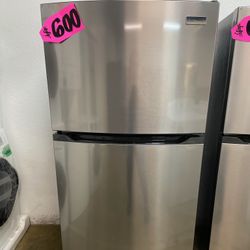 Frigidaire Top Freezer Refrigerator 