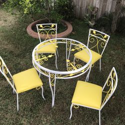 Beautiful Vintage Like Dimning Table 4 Chairs And Glass Top