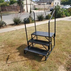 Portable Stairs With Handrail