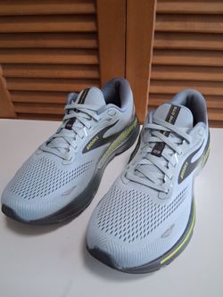 Brooks Adrenaline GTS 23 Men's Running Shoe * Size: 10.5