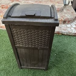 Trash can 