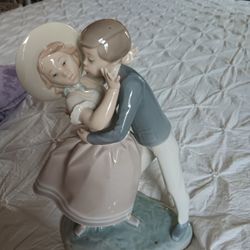 Lladro - Stealing A Kiss