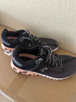 On Cloud Womens Shoes Size 10.5