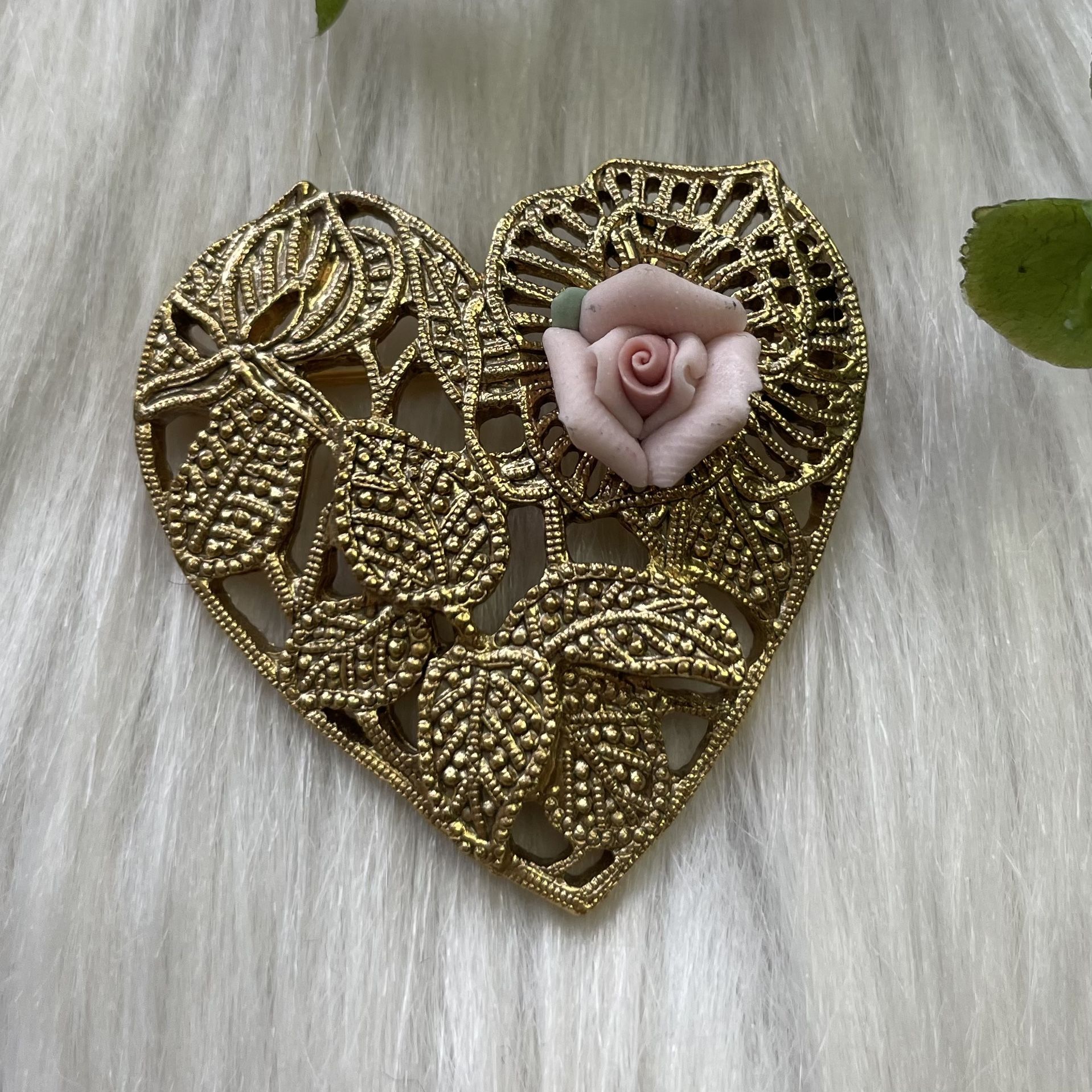 Vintage heart gold tone brooch