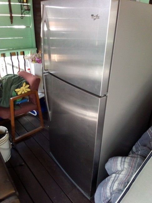 Whirlpool Refrigerator Has A lot Of Room