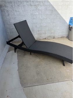 Rattan  wicker Chaise Lounge w Cushion
