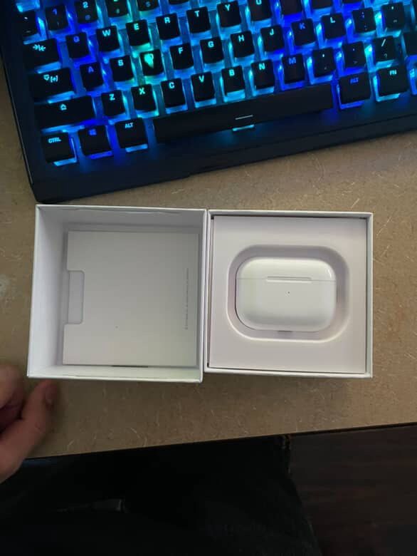 air pod pros 2nd gen lighting (brand new) (retail for $265)