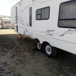 Fifth Wheel Trailer 