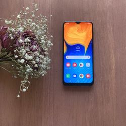 Samsung Galaxy A20 (Unlocked ) 32gb Gray color