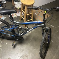 BLUE AND GREY AVIGO MOUNTAIN RIDGE 18 SPEED FULL SUSPENSION MOUNTAIN BIKE