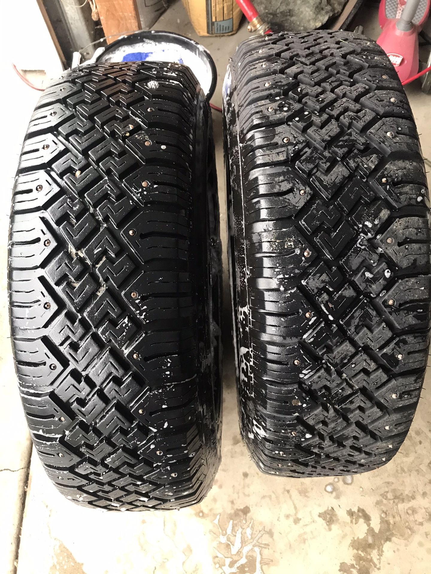 205/70/R14 93S studded tires