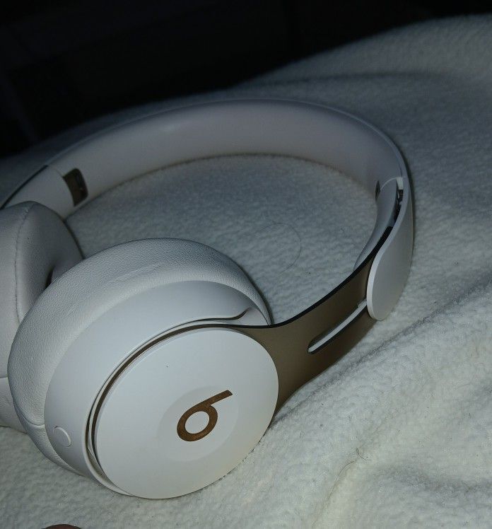 Beats Solo Pro Wireless 4 Noise Blocking