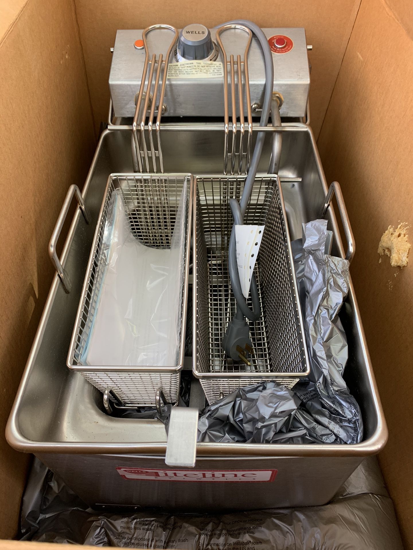 Wells LLF-14-120-QS Countertop Electric Fryer - (1) 14 lb Vat, 120v