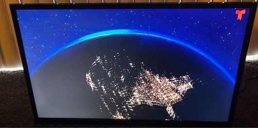 32" HD Smart TV M4500B   SAMSUNG.  With. REMOTE CONTROL.