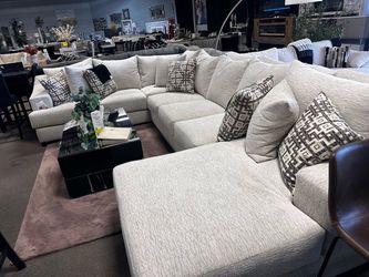Beautiful custom sectional sofa! 🚨🤍✨ Any fabric & color!