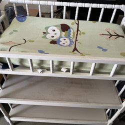 Changing Table And Pad With Two Sheets