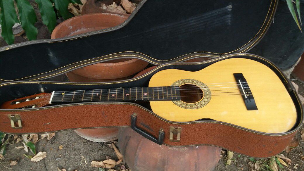 Avila vintage guitar
