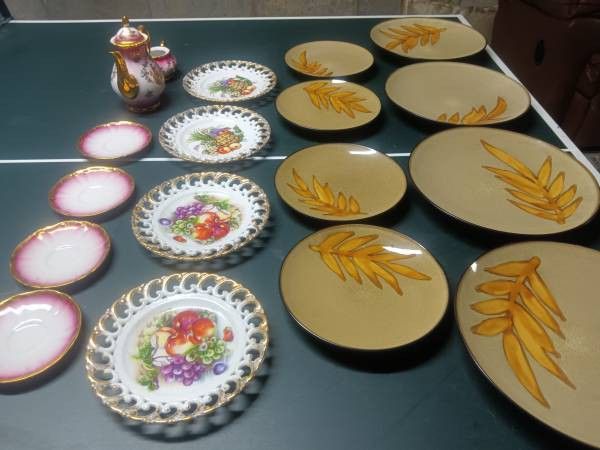 Beautiful Set of Ceramic China Plates Dinnerware Saucers Tea Pot Sugar Bowl 18ct