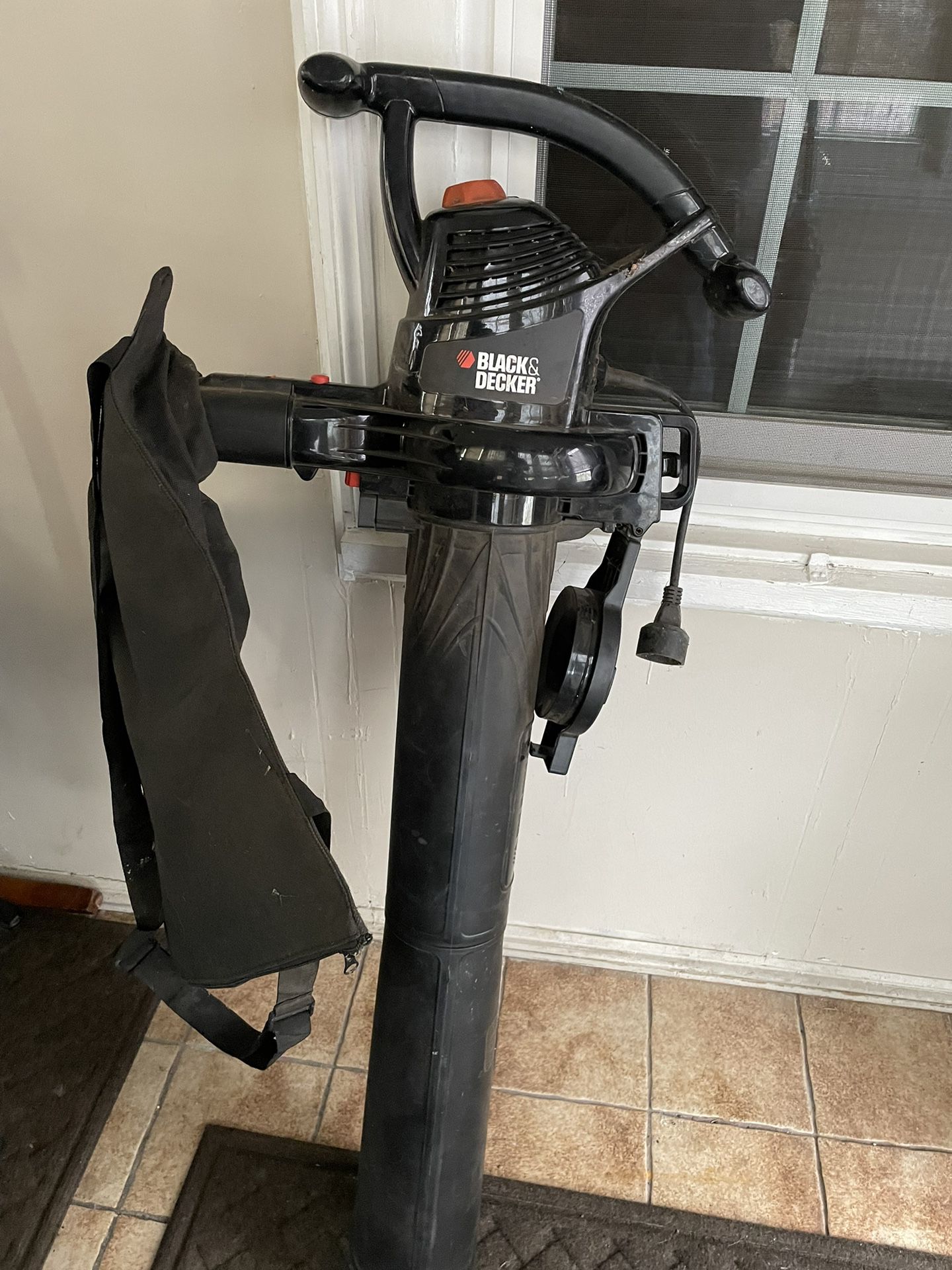 Black and Decker Leaf Blower Vacuum 