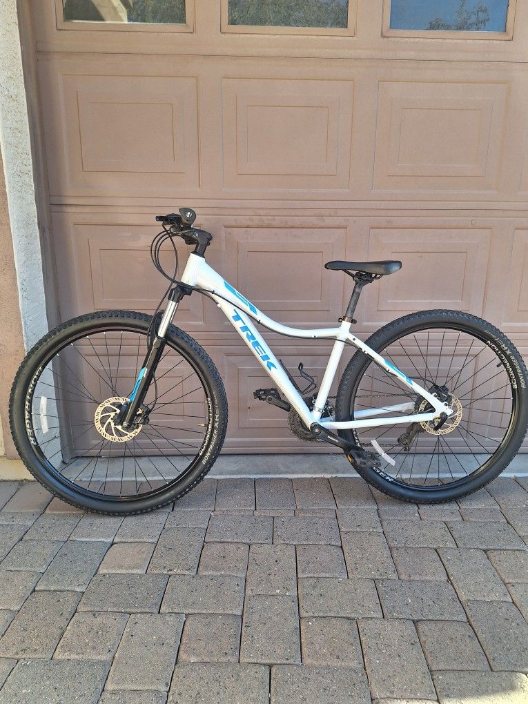 TREK SKYE S MOUNTAIN BIKE 29 ER LIKE NEW ( CHECK MY OTHER BIKES)