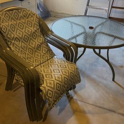 FREE Patio Table With 4 Chairs For Pickup 10/30 Only