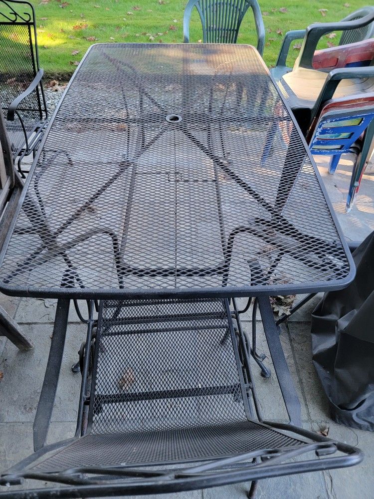 Patio Table And 4 Chairs