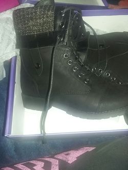 Size 7 1/2 practically new worn 1 hour